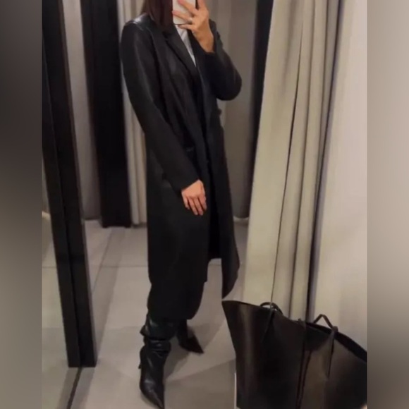 Zara Women's Black Coat - Picture 9 of 10